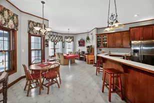 2075 Parkwood Ct, Grafton, WI 53024 - Photo 5