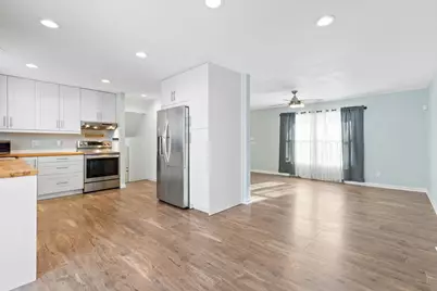 2008  Lenora Dr, West Bend, WI 53090 - Photo 9