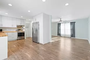 2008 Lenora Dr, West Bend, WI 53090 - Photo 9