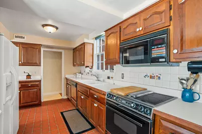 3352 N Elmwood Dr, Racine, WI 53405 - Photo 11