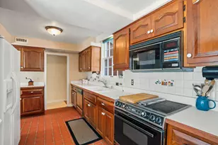 3352 N Elmwood Dr, Racine, WI 53405 - Photo 11