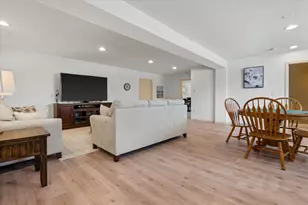 W261N2830 Woodburne Ct, Pewaukee, WI 53072 - Photo 37