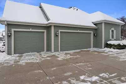 W261N2830  Woodburne Ct, Pewaukee, WI 53072 - Photo 5