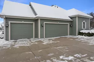 W261N2830 Woodburne Ct, Pewaukee, WI 53072 - Photo 5