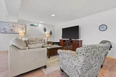 W261N2830  Woodburne Ct, Pewaukee, WI 53072 - Photo 39