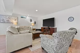 W261N2830 Woodburne Ct, Pewaukee, WI 53072 - Photo 39