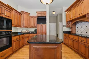 W261N2830 Woodburne Ct, Pewaukee, WI 53072 - Photo 19