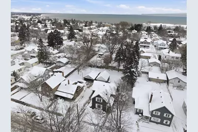 617 N 7th St, Manitowoc, WI 54220 - Photo 9