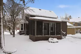 617 N 7th St, Manitowoc, WI 54220 - Photo 7