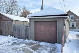 1425 N 24th Pl, Milwaukee, WI 53205 - Photo 3