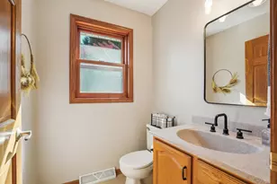 W281N7030 Huntington Ct, Merton, WI 53029 - Photo 11