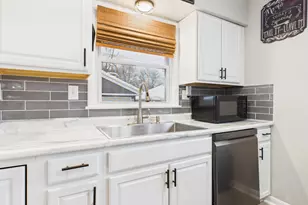 824 S 92nd St, West Allis, WI 53214 - Photo 25