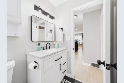 824 S 92nd St, West Allis, WI 53214 - Photo 15