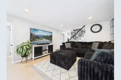 824 S 92nd St, West Allis, WI 53214 - Photo 5