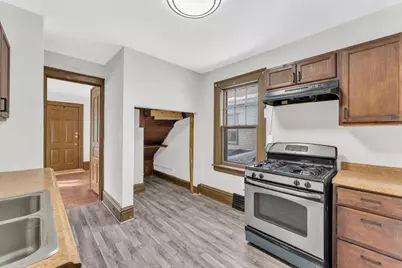 945  Villa St, Racine, WI 53403 - Photo 5