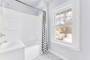 945 Villa St, Racine, WI 53403 - Photo 9