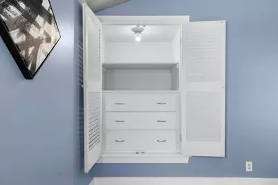 6221 W Fairview Ave, Milwaukee, WI 53213 - Photo 15