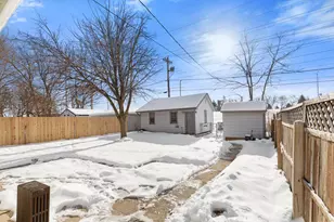 6221 W Fairview Ave, Milwaukee, WI 53213 - Photo 25