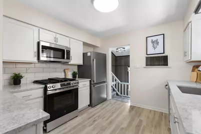 6221 W Fairview Ave, Milwaukee, WI 53213 - Photo 11