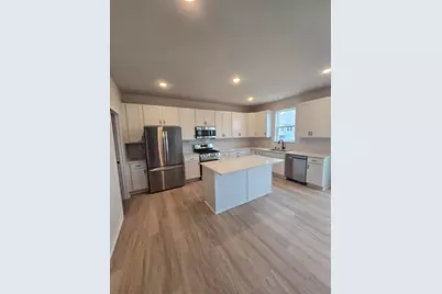 1549  Patton Dr, Hartford, WI 53027 - Photo 3