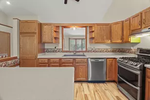 635 Constitution Ln, DeForest, WI 53532 - Photo 9
