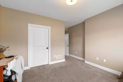 7908 E Stone Ridge Dr, Lannon, WI 53046 - Photo 27