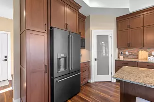 7908 E Stone Rdg Dr, Lannon, WI 53046 - Photo 9