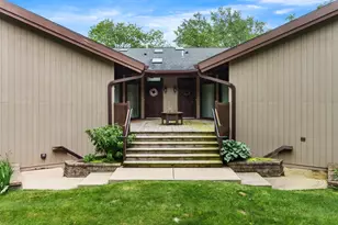 850 Hillside Dr, Fontana, WI 53125 - Photo 9