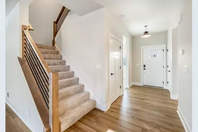 N74W17930  Mineral Dr, Menomonee Falls, WI 53051 - Photo 9