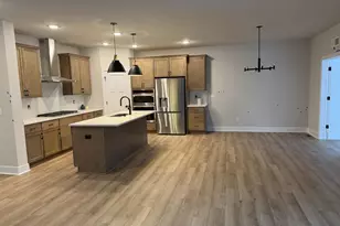 N74W17930 Mineral Dr, Menomonee Falls, WI 53051 - Photo 7