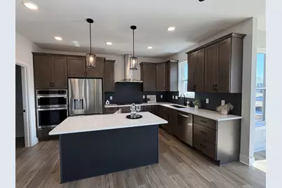 N73W17723  Mineral Dr, Menomonee Falls, WI 53051 - Photo 7