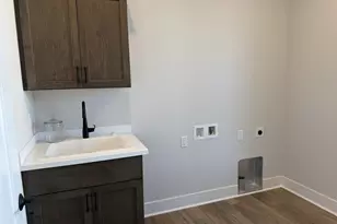 N73W17723 Mineral Dr, Menomonee Falls, WI 53051 - Photo 17