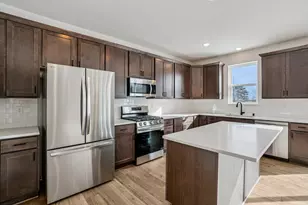 9628 S Sophia Ct, Franklin, WI 53132 - Photo 5