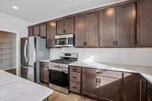 9628 S Sophia Ct, Franklin, WI 53132 - Photo 7