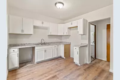 1335 N Hawley Rd, Milwaukee, WI 53208 - Photo 13