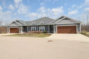 106 Phantom Lk Ct, Mukwonago, WI 53149 - Photo 1