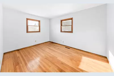 W207N17023  Parkview Dr, Jackson, WI 53037 - Photo 13
