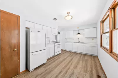 W207N17023  Parkview Dr, Jackson, WI 53037 - Photo 9