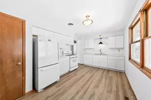 W207N17023 Parkview Dr, Jackson, WI 53037 - Photo 9