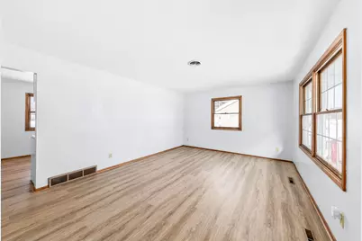 W207N17023  Parkview Dr, Jackson, WI 53037 - Photo 7
