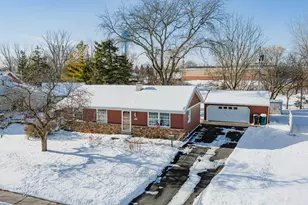 W207N17023 Parkview Dr, Jackson, WI 53037 - Photo 3