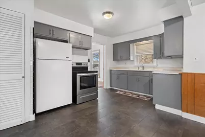 2640 S 78th St, West Allis, WI 53219 - Photo 7