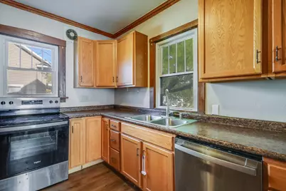 917 N 6th St, Manitowoc, WI 54220 - Photo 13