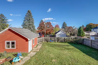 917 N 6th St, Manitowoc, WI 54220 - Photo 5