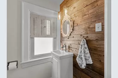 711 N 10th St, Manitowoc, WI 54220 - Photo 21