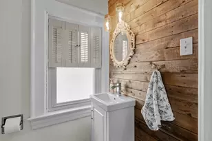 711 N 10th St, Manitowoc, WI 54220 - Photo 21