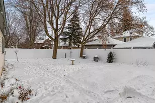 711 N 10th St, Manitowoc, WI 54220 - Photo 11