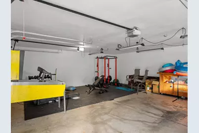 711 N 10th St, Manitowoc, WI 54220 - Photo 9