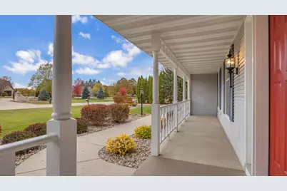 909  Country Club Ln, Fond du Lac, WI 54935 - Photo 5