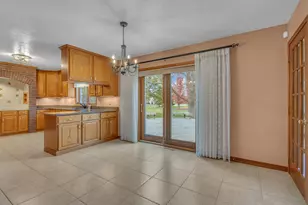 909 Country Club Ln, Fond du Lac, WI 54935 - Photo 11